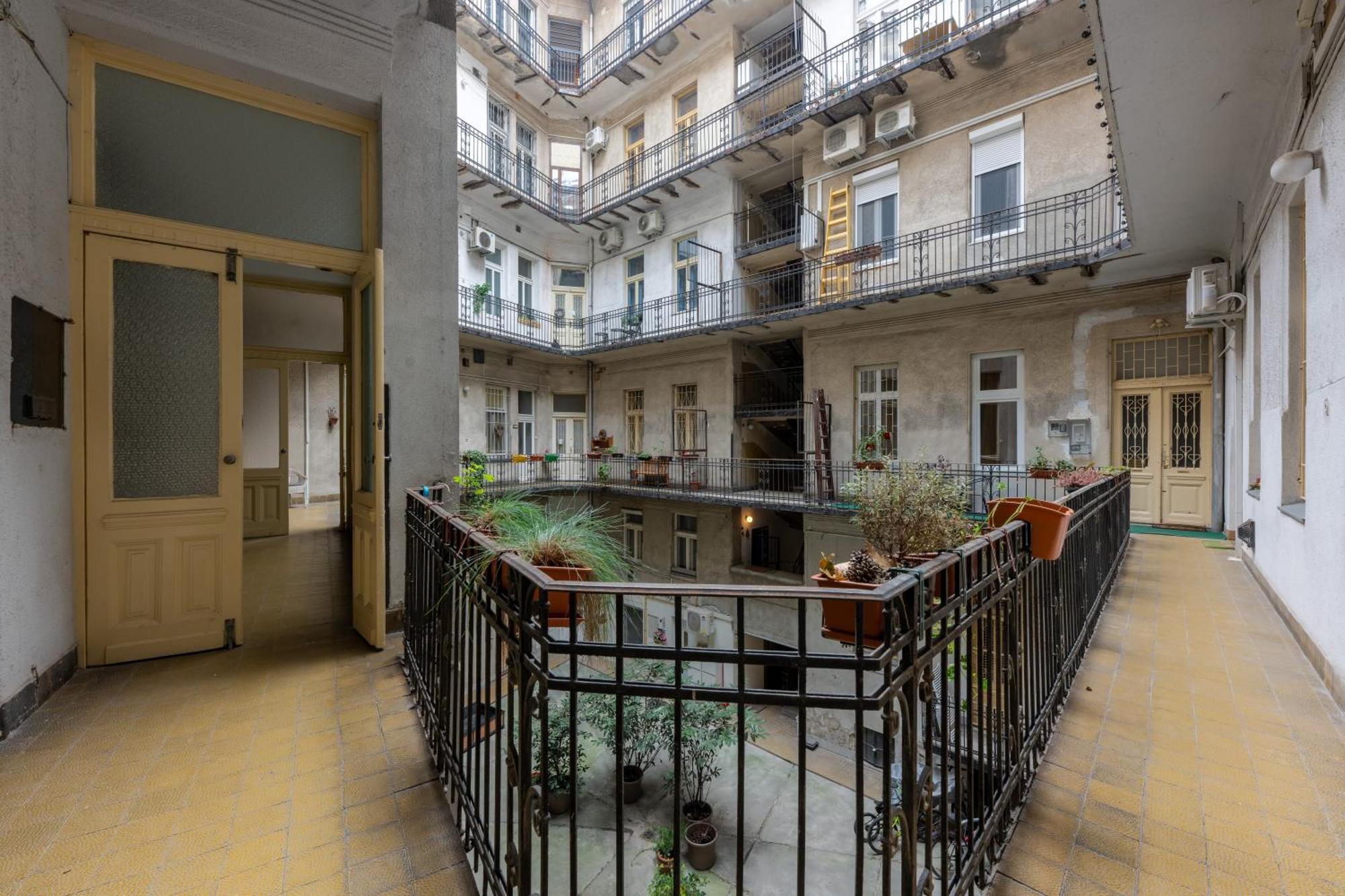 A Quiet In The Heart Of The Apartmán *